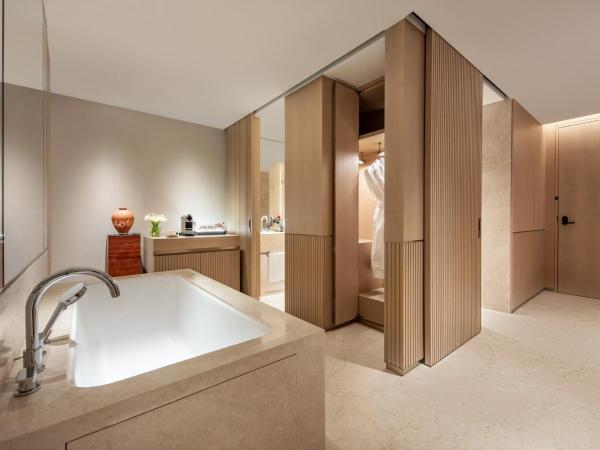 InterContinental Wuxi Taihu New City : photo 4 de la chambre chambre lit king-size classique avec vue sur la ville