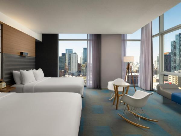 Aloft Chicago Downtown River North : photo 2 de la chambre chambre d'angle avec 2 lits queen-size