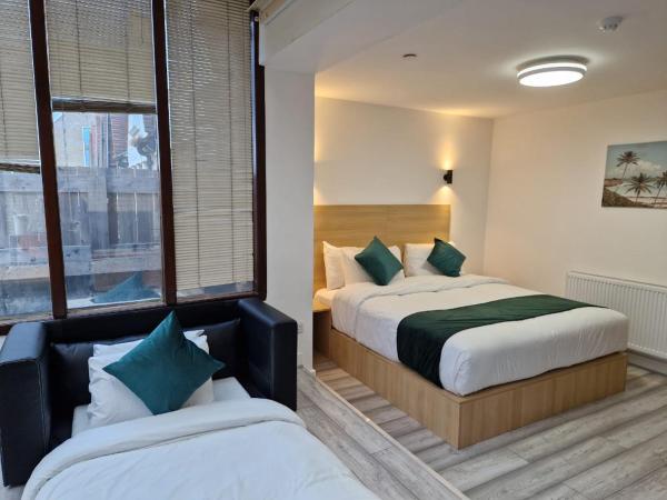 Crown House : photo 8 de la chambre chambre familiale