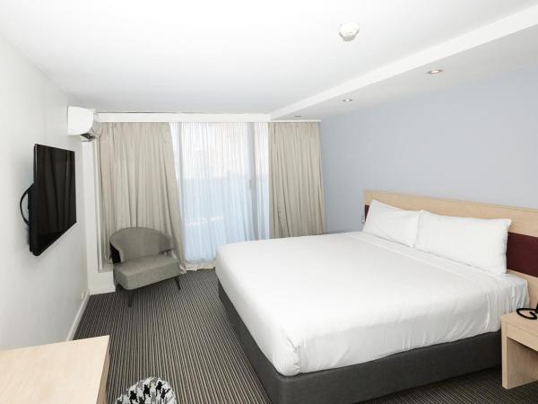 Central Studio Hotel Sydney : photo 5 de la chambre chambre lit king-size supérieure avec balcon
