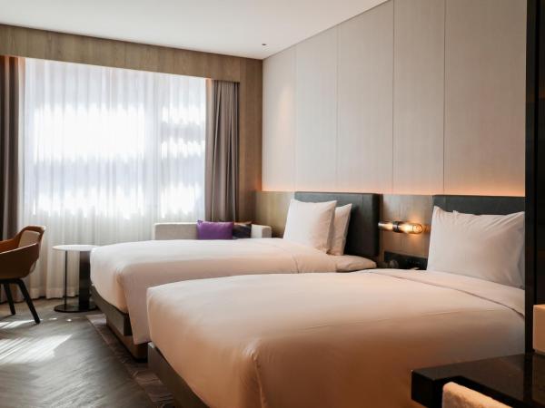 AC Hotel by Marriott Chengdu North : photo 3 de la chambre chambre double avec 2 lits doubles - vue sur ville