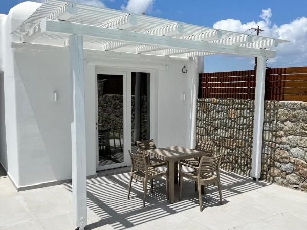 Sofos Suites Mykonos : photo 10 de la chambre suite lit king-size - vue sur piscine