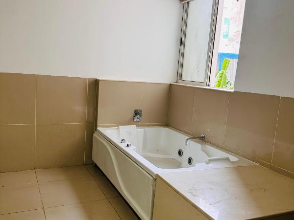 Elite stays viman nagar : photo 3 de la chambre chambre familiale avec balcon