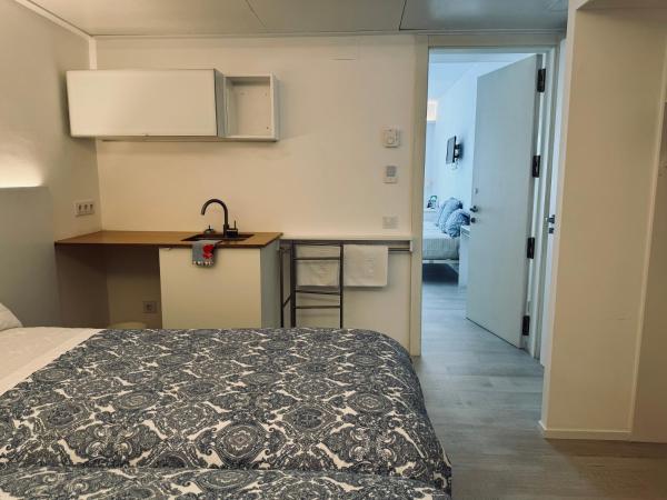 Hostal Marina Cadaqués : photo 5 de la chambre chambre familiale supérieure