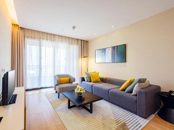 Holiday Inn & Suites Suzhou Yangcheng Lake, an IHG Hotel : photo 3 de la chambre suite 1 chambre avec balcon