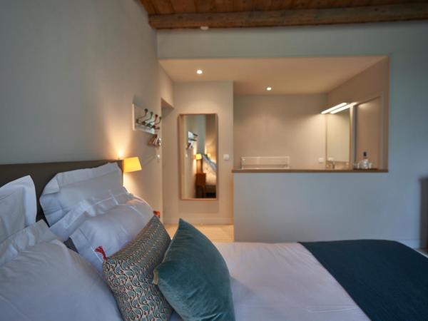 Château Bonalgue - Pomerol : photo 2 de la chambre chambre lit queen-size - vue sur jardin