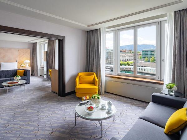 Mandarin Oriental, Geneva : photo 4 de la chambre suite lit king-size - vue sur rivière