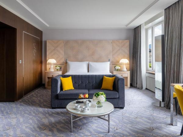 Mandarin Oriental, Geneva : photo 1 de la chambre suite lit king-size - vue sur rivière
