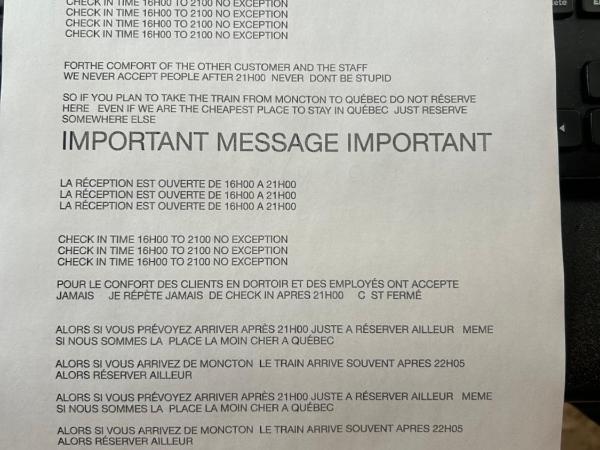 Auberge Jeunesse La Belle Planete Backpackers Hostel : photo 1 de la chambre chambre simple avec salle de bains commune