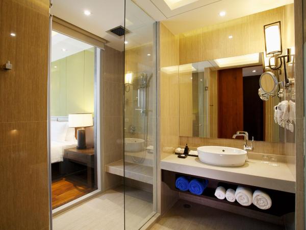 Graceland Khaolak Beachfront Resort : photo 2 de la chambre chambre double ou lits jumeaux deluxe - vue sur piscine