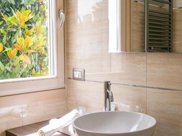 Hotel Volta : photo 6 de la chambre chambre double ou lits jumeaux - vue sur jardin