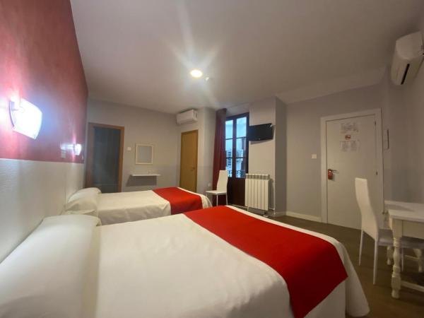 Hostal Sonia Granada : photo 2 de la chambre chambre quadruple