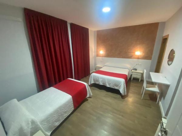 Hostal Sonia Granada : photo 7 de la chambre chambre triple