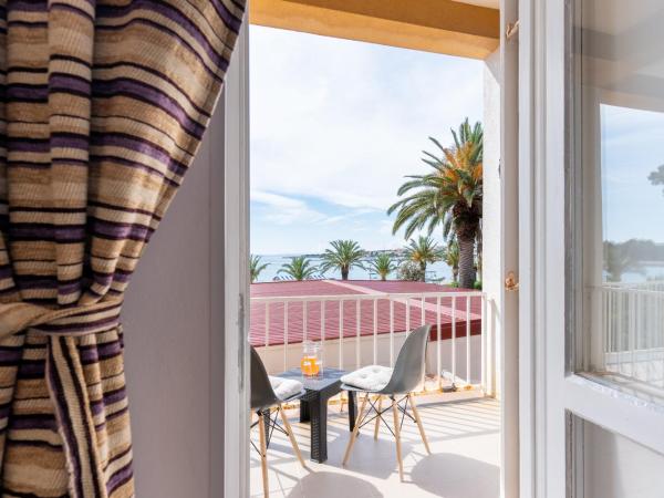 Hostel Casa La Cha : photo 9 de la chambre bed in 4-bed mixed dormitory room with balcony and sea view