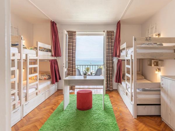 Hostel Casa La Cha : photo 7 de la chambre bed in 6-bed mixed dormitory room with balcony and sea view