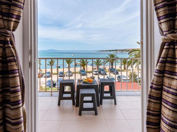 Hostel Casa La Cha : photo 6 de la chambre bed in 4-bed mixed dormitory room with balcony and sea view