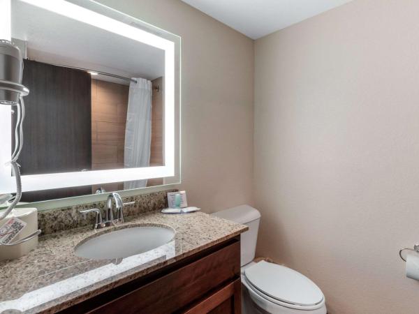 MainStay Suites Denver International Airport : photo 5 de la chambre suite lit king-size – non-fumeurs