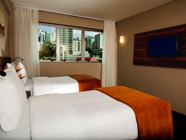 BH Raja Hotel : photo 4 de la chambre chambre lits jumeaux deluxe