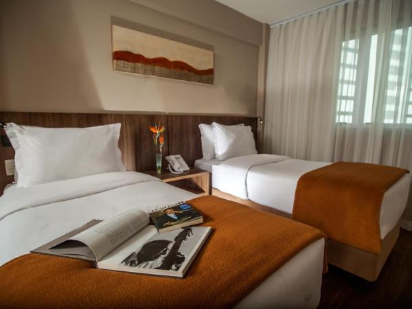 BH Raja Hotel : photo 6 de la chambre chambre lits jumeaux deluxe