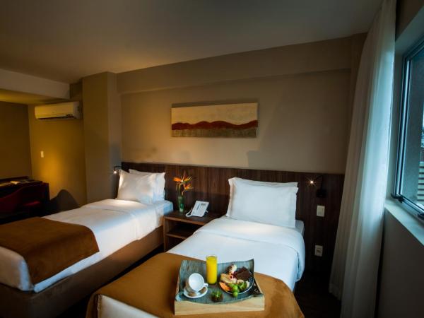 BH Raja Hotel : photo 1 de la chambre chambre lits jumeaux deluxe