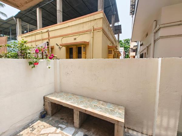 Calcutta Backpackers : photo 7 de la chambre lit dans dortoir mixte de 8 lits 