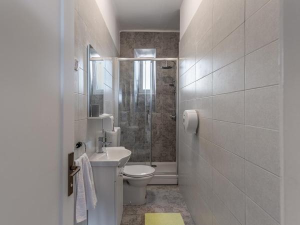 Hostel Casa La Cha : photo 3 de la chambre bed in 4-bed mixed dormitory room with balcony and sea view