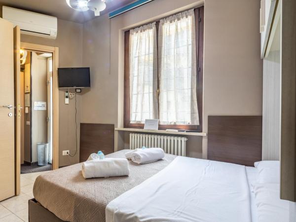 NUOVA RESIDENZA ROMEO - Affittacamere : photo 1 de la chambre chambre double avec salle de bains privative