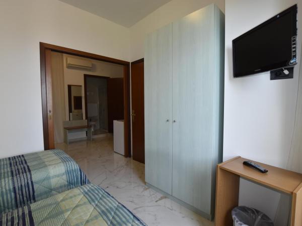 Hotel Condor : photo 4 de la chambre chambre familiale (2 adultes et 2 enfants)