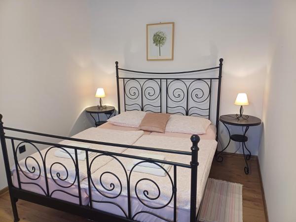 Apartments & Rooms Darrer : photo 2 de la chambre appartement - vue sur jardin