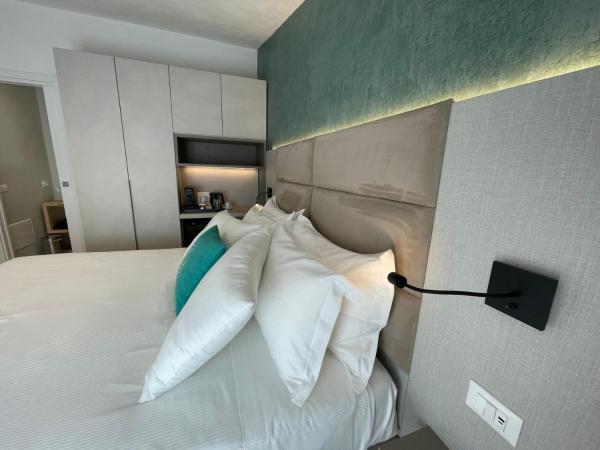 Chic & Charme Luxury Rooms : photo 3 de la chambre chambre triple avec balcon