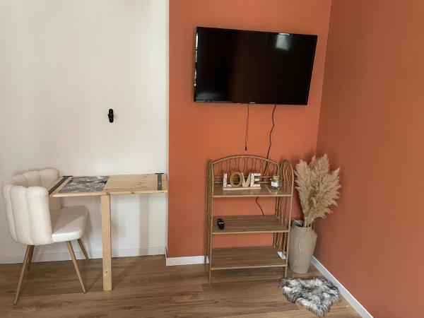 Studio cosy et chaleureux : photo 1 de la chambre chambre double avec salle de bains privative