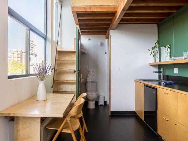 Abpopa Hillcrest : photo 3 de la chambre chambre triple avec balcon