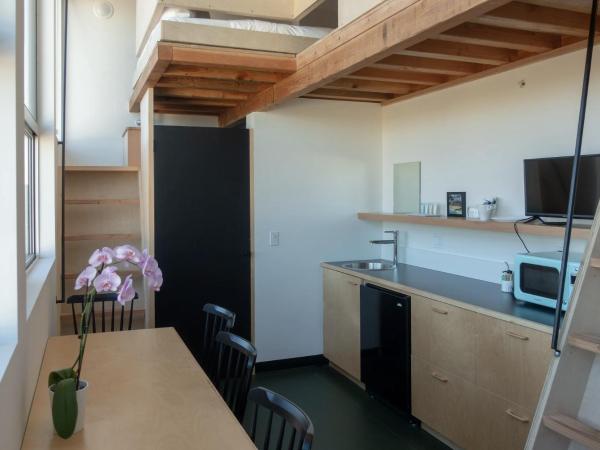 Abpopa Hillcrest : photo 2 de la chambre chambre triple avec salle de bains