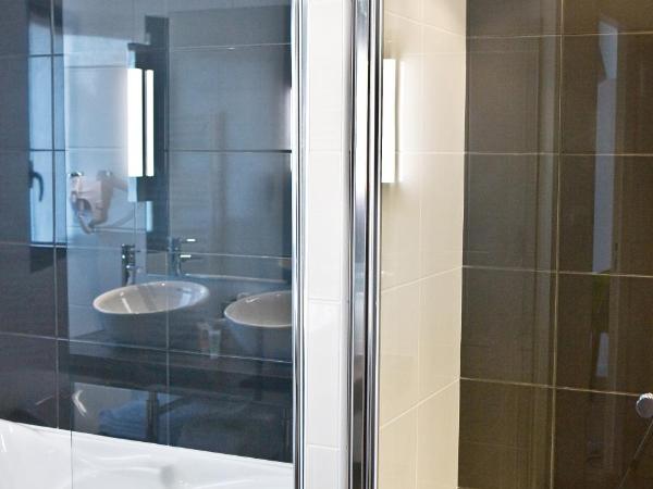 Mercure Saint Malo Balmoral : photo 1 de la chambre chambre familiale