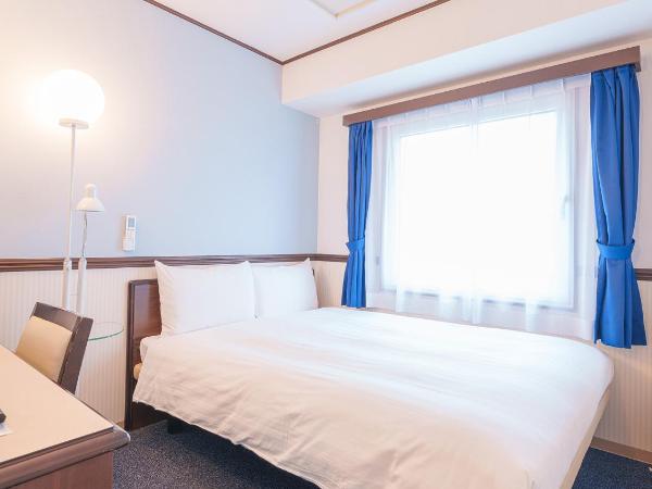 Toyoko Inn Shin-Osaka-eki Higashi-guchi : photo 1 de la chambre chambre double - fumeurs