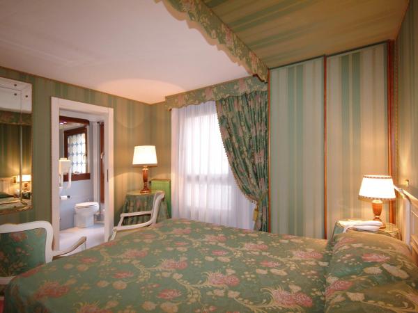 Albergo Cavalletto & Doge Orseolo : photo 2 de la chambre chambre double classique - vue sur le canal