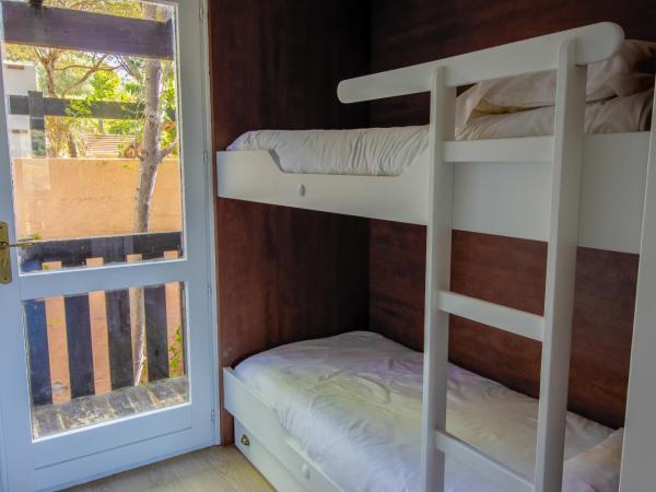 Residence Castell'Verde : photo 5 de la chambre appartement premium (2 adultes + 2 enfants) - vue partielle sur mer