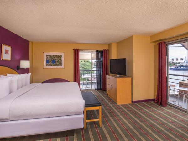 Pier 5 Hotel Baltimore : photo 2 de la chambre chambre lit king-size avec balcon