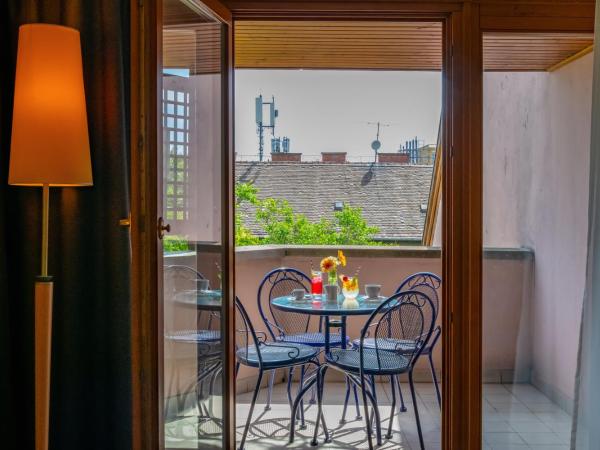 Corvin Hotel Budapest Sissi Wing : photo 6 de la chambre suite