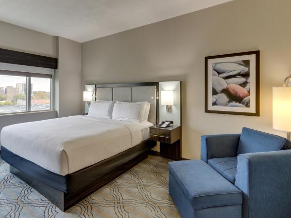 DoubleTree by Hilton St. Louis Forest Park : photo 5 de la chambre chambre lit king-size