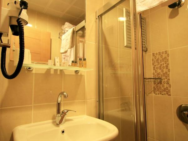 Grand Zeybek Hotel : photo 10 de la chambre chambre double ou lits jumeaux standard