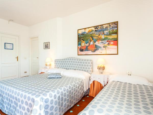 Hotel Stefania Boutique Hotel by the Beach : photo 1 de la chambre chambre triple basique