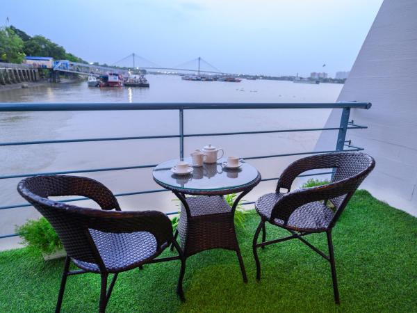 Polo Floatel Kolkata : photo 6 de la chambre suite junior avec balcon