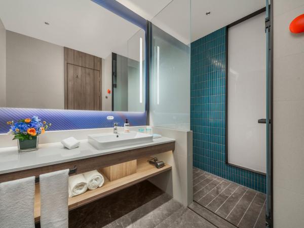 Holiday Inn Express Shenzhen Futian Center, an IHG Hotel : photo 1 de la chambre chambre lit king-size standard