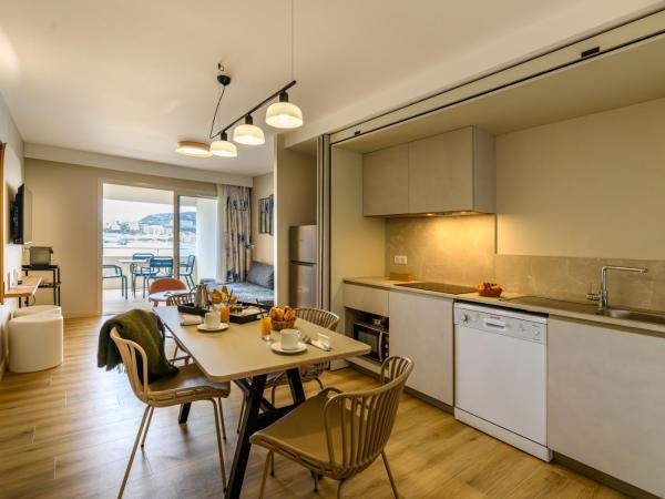 Residence de Tourisme Ajaccio Amirauté : photo 1 de la chambre appartement 2 chambres avec 2 salles de bains