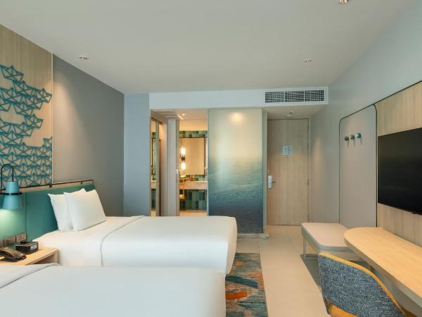 Holiday Inn Pattaya, an IHG Hotel : photo 2 de la chambre standard twin room with ocean view and bay tower