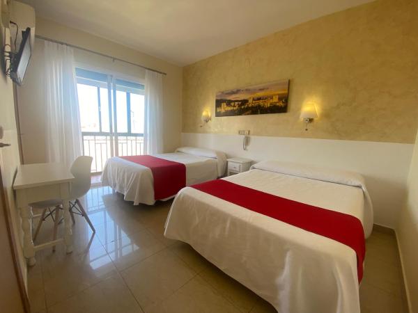 Hostal Sonia Granada : photo 1 de la chambre chambre triple