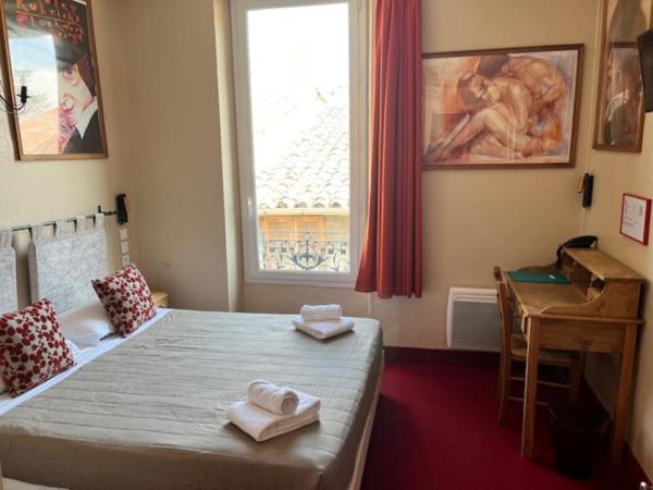 Hôtel Le Colbert : photo 1 de la chambre chambre standard lit queen-size