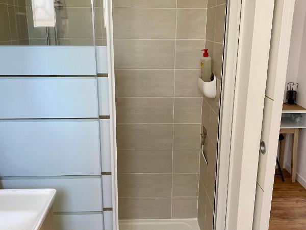 Chambre indépendante et paisible dans maison neuve : photo 7 de la chambre chambre double avec salle de bains privative