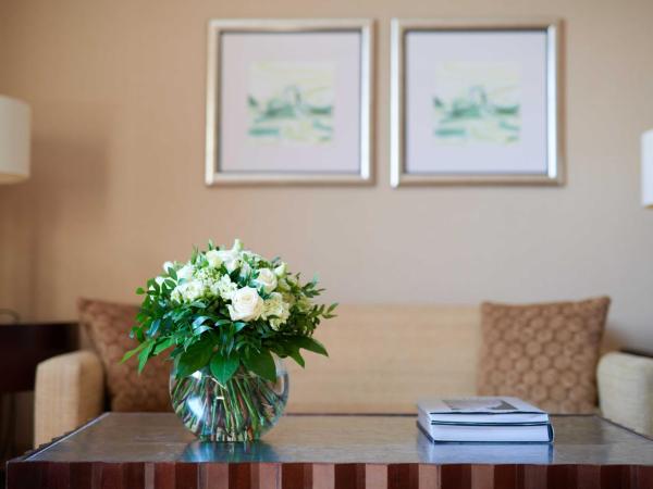 Corinthia Budapest : photo 4 de la chambre suite junior avec accès au spa royal et au salon exécutif